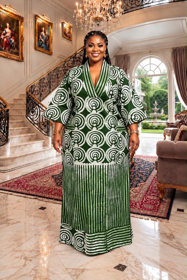 Robe longue verte et blanche à motifs géométriques